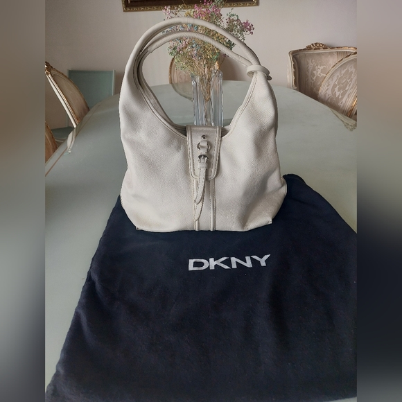 DKNYC Handbags - DKNY off white/cream purse.